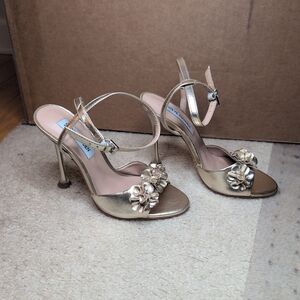 Steve Madden Gold Floral Heels 5.5